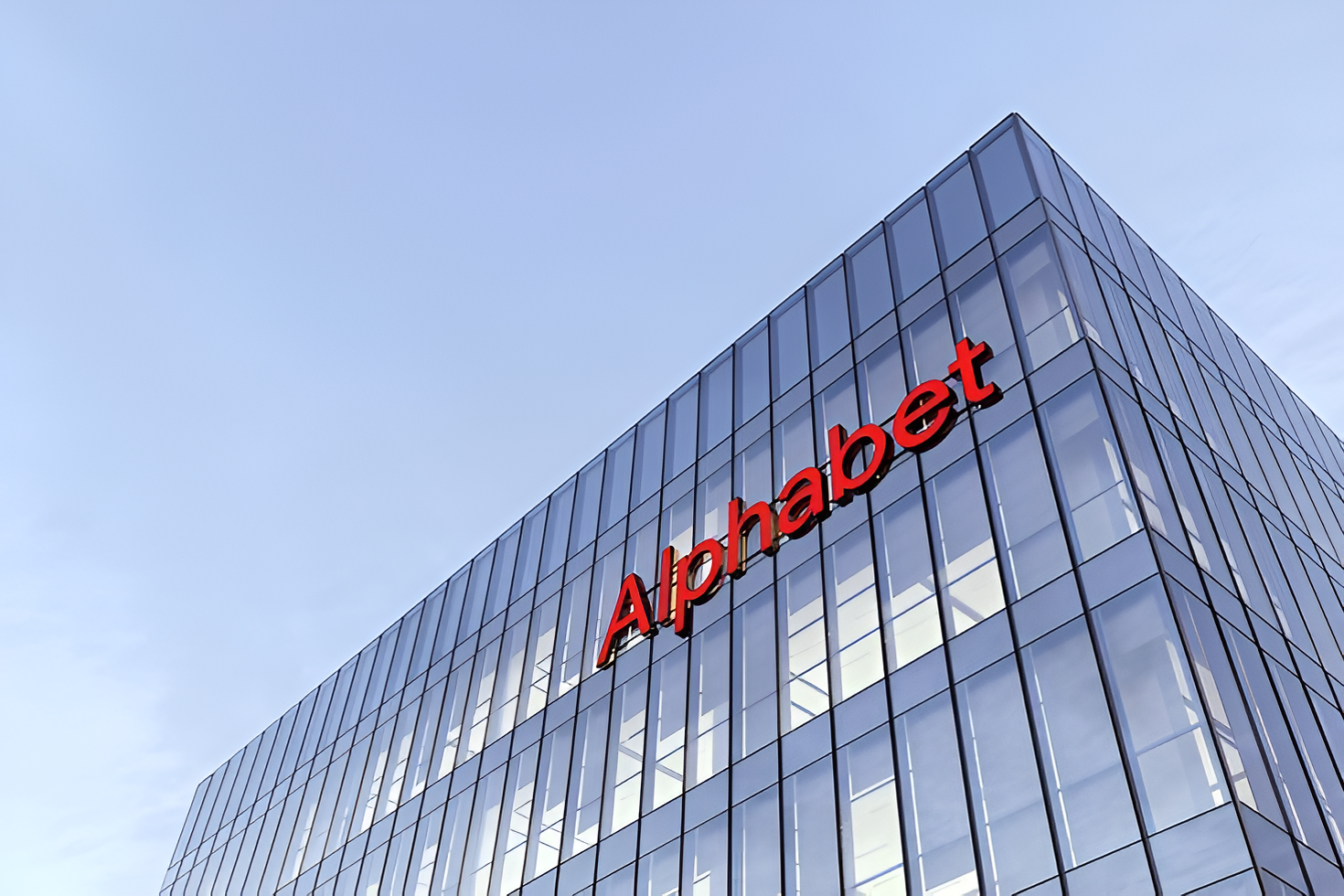 Alphabet Shares Surge as AI Innovation Fuels Advertising Growth